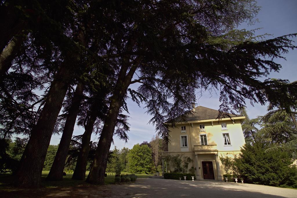 Отель Domaine Des Sequoias - Les Collectionneurs Ruy-Montceau Экстерьер фото